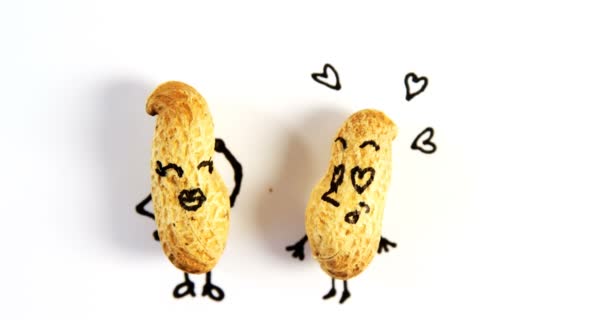 Figuras de cacahuete como pareja de pie juntos — Vídeos de Stock