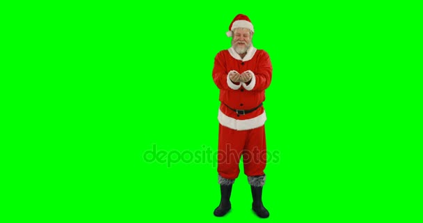 Santa Claus de pie con las manos tapadas — Vídeo de stock