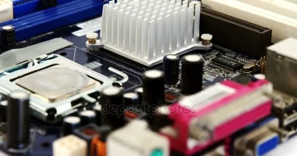 Deska elektronických obvodů s procesorem — Stock video