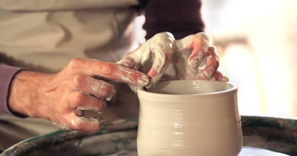 鍋を作る陶工の半ばセクション — ストック動画
