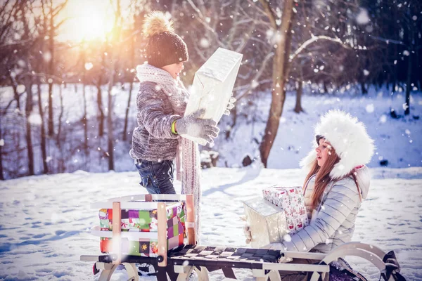 Brother and sister holding presents — Stock Photo, Image