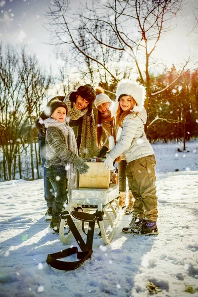 Family holding presents — Stock Photo, Image