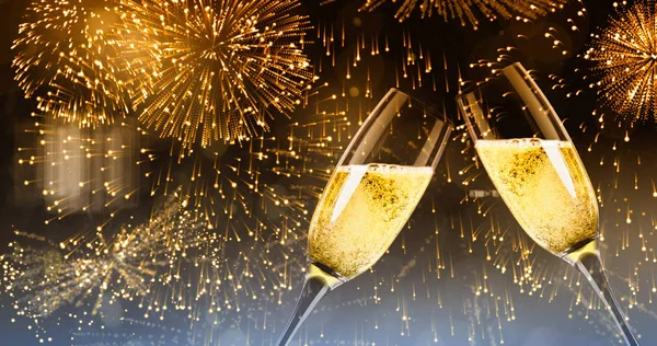 Bicchieri di champagne clinking — Foto Stock