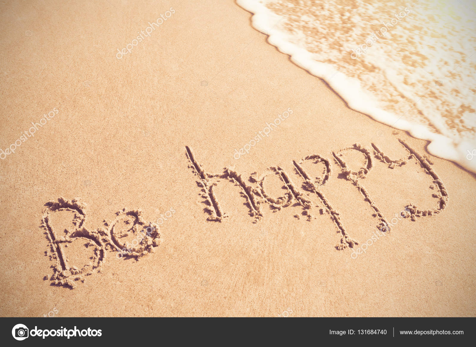 писающие на пляже