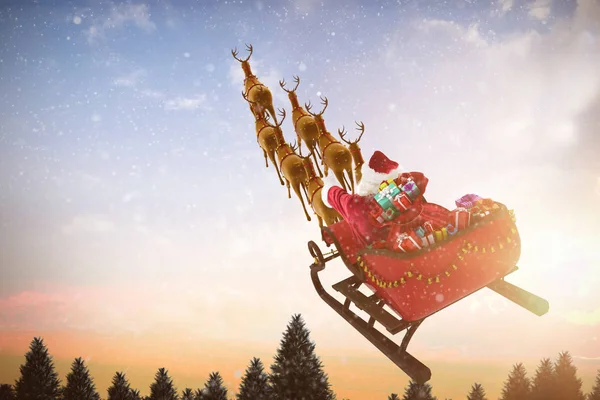 Père Noël sur luge avec des boîtes-cadeaux — Photo