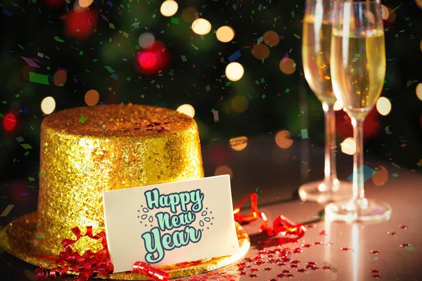 सोन्याच्या टोपीवर नवीन वर्षाच्या शुभेच्छा कार्ड — स्टॉक फोटो, इमेज