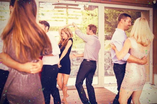 Sorridente coppia ballare insieme — Foto Stock