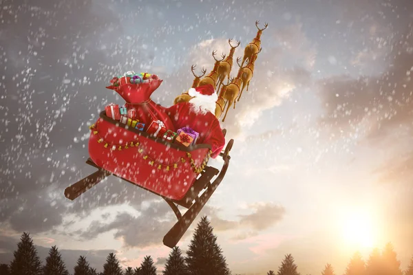 Papai Noel montando no trenó durante o Natal — Fotografia de Stock