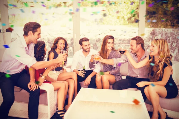 Friends talking and having drinks — Stock Photo, Image