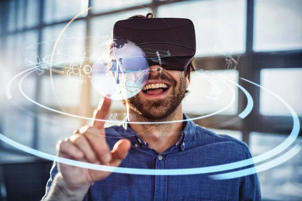 Führungskräfte mit Virtual-Reality-Headset — Stockfoto