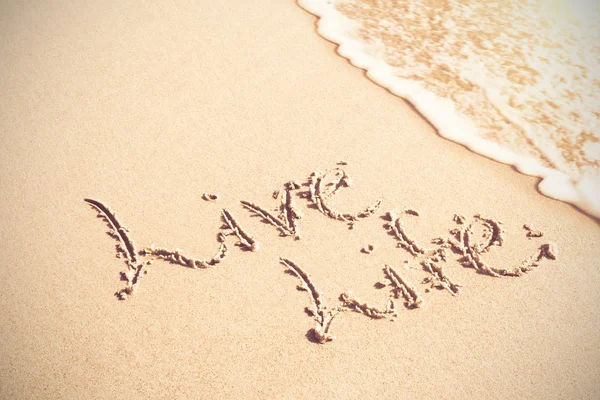 Leva livet skriven text på sand — Stockfoto