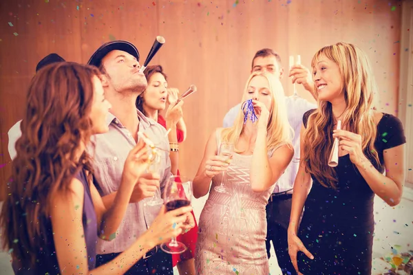 Friends having fun while standing with drinks — Stock Photo, Image