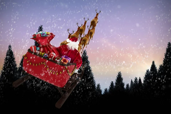クリスマスにそりに乗ってサンタ クロース — ストック写真