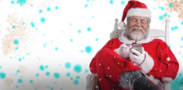 Santa claus messaging med mobiltelefon — Stockfoto