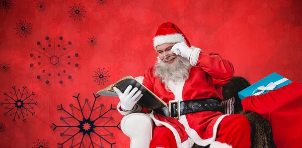 Santa läsa Bibeln — Stockfoto