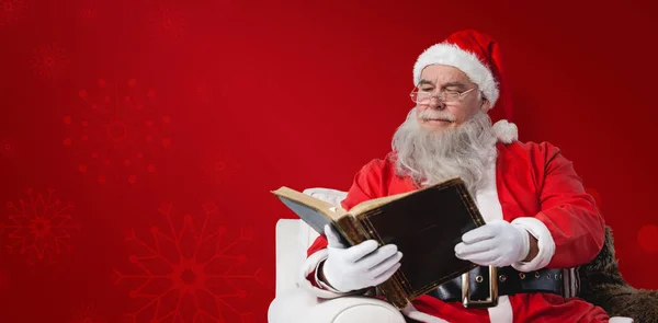 Santa claus lezing Bijbel — Stockfoto