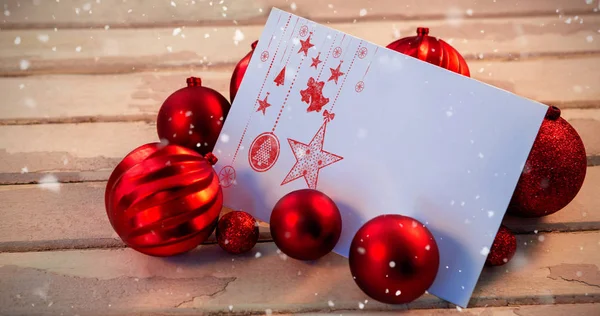 Koule Vánoční cetka a papír — Stock fotografie
