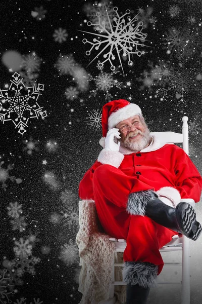 Santa Claus rozmowy na telefon komórkowy — Zdjęcie stockowe