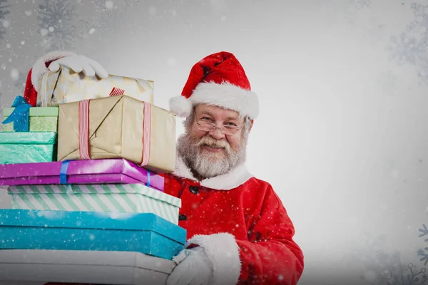 Santa claus håller jul presenterar — Stockfoto