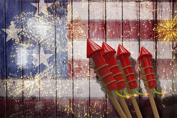 Rocket per fuochi d'artificio contro fuochi d'artificio colorati — Foto Stock