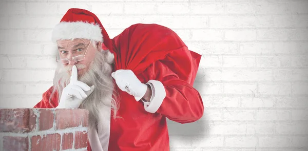 Santa claus met vinger op lippen — Stockfoto