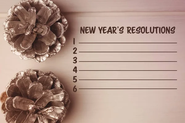 Nieuwe jaren resolutie en pine cone — Stockfoto