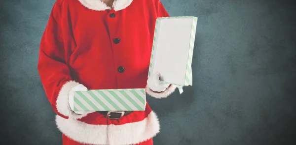 Santa Claus apertura caja de regalo —  Fotos de Stock