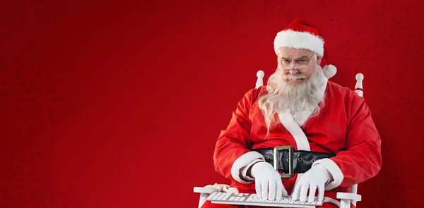 Santa claus typing on keyboard — Stock Photo, Image