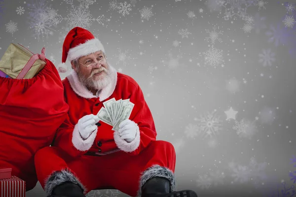 Санта-Клаус подсчитывает валюту — стоковое фото