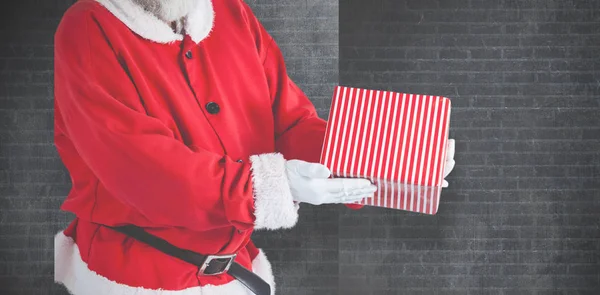 Santa claus holding a gift box — Stock Photo, Image