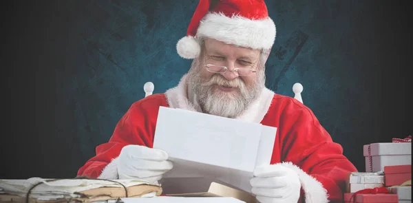 Santa claus reading letter — Stock Photo, Image