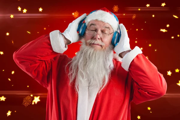 Santa Claus escuchando música —  Fotos de Stock