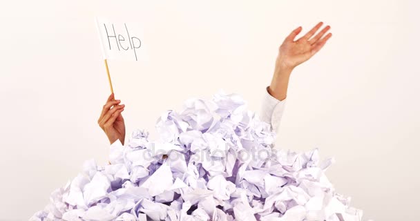 Händerna på affärskvinna som ber om hjälp — Stockvideo