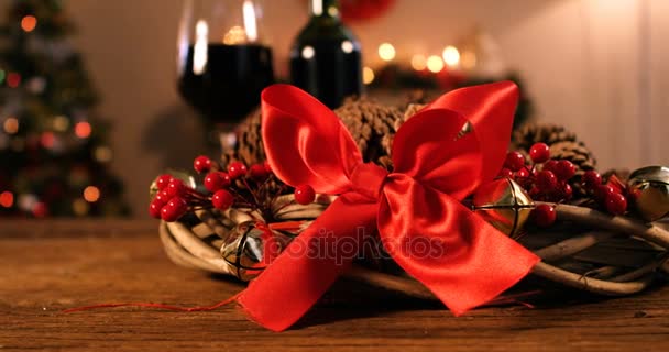 Grapevine wreath with red ribbon and pine cone — Stock Video