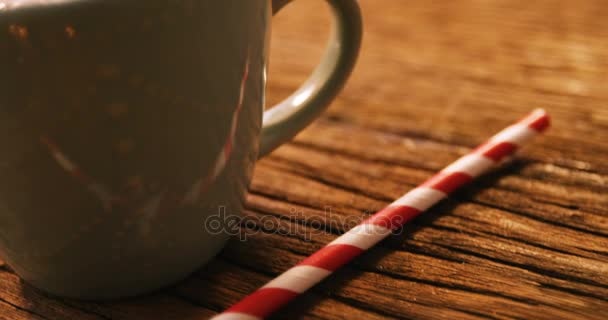 Tasse Kaffee mit Marshmallow — Stockvideo
