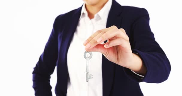Businesswoman holding a key — Stock Video