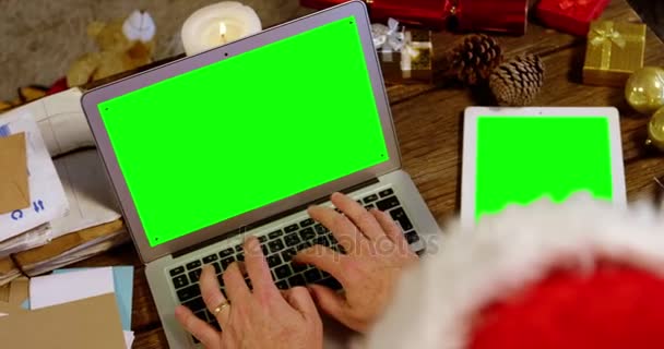 Santa claus using laptop — Stock Video