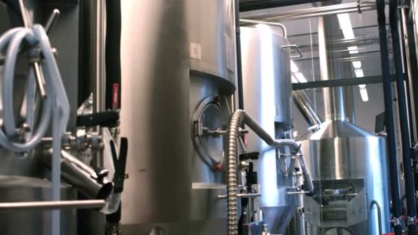 Pohled z výroby piva v pivovaru — Stock video