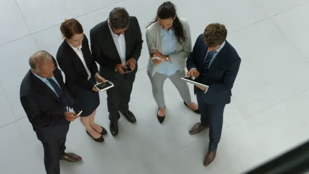 Business people using digital tablet — Stock Video