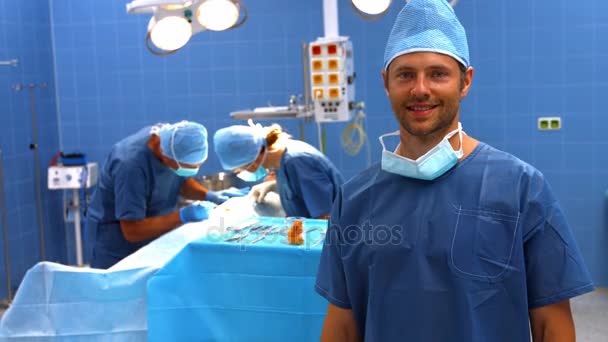 Surgeon looking at camera — Stock Video