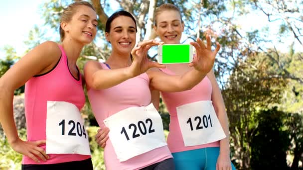 Kattintson a fénykép-ból mozgatható telefon sportolók — Stock videók