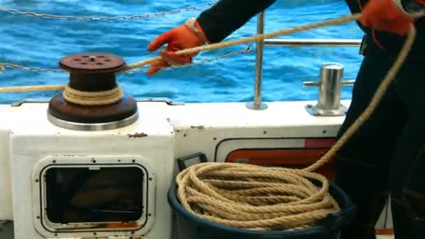 Ψαράς δέσιμο σχοινί για φωτιστικά τύπου bollard — Αρχείο Βίντεο