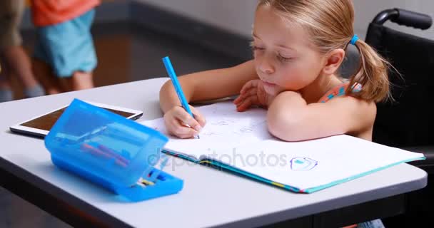 Disabled schoolgirl studying — Stock Video
