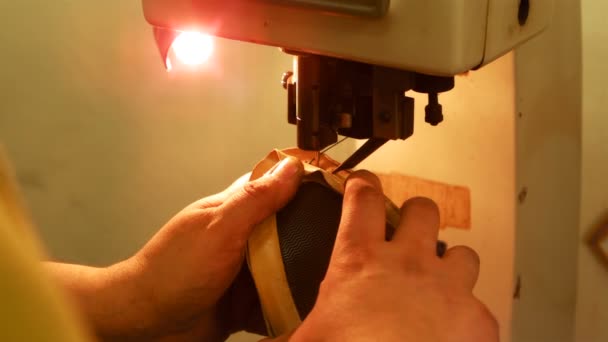 Cobbler using sewing machine — Stock Video