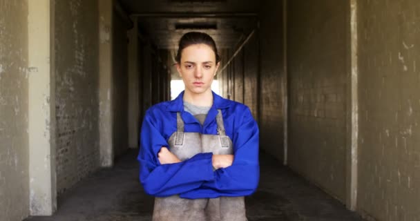 Female welder standing — Stock Video