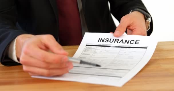 Man holding insurance contract — Stock Video