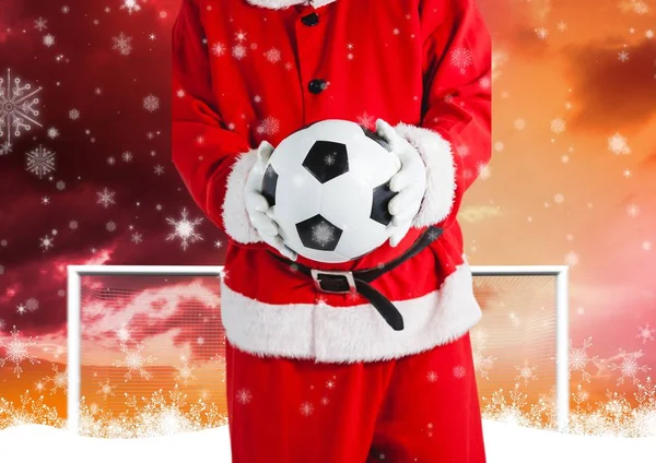 Papai Noel segurando uma bola de futebol — Fotografia de Stock