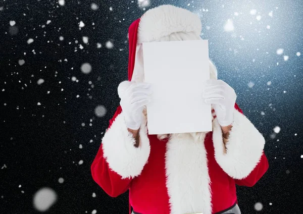 Santa segurando cartão em branco na frente da cara — Fotografia de Stock