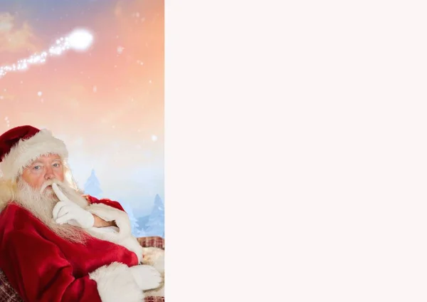 Noel Baba dudak üzerinde parmak ile — Stok fotoğraf