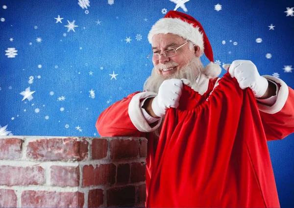 Santa claus διάθεση δώρων τσουβάλι σε καμινάδα — Φωτογραφία Αρχείου